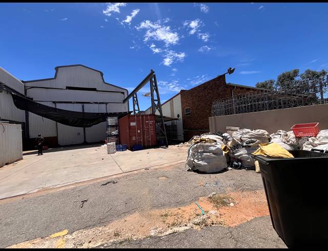 1,850M² WAREHOUSE FOR SALE IN CHLOORKOP